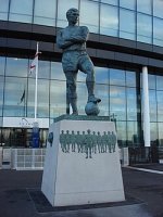 250px-Bobby_Moore_Statue_outside_Wembley_Stadium_-_geograph.org.uk_-_602874.jpg